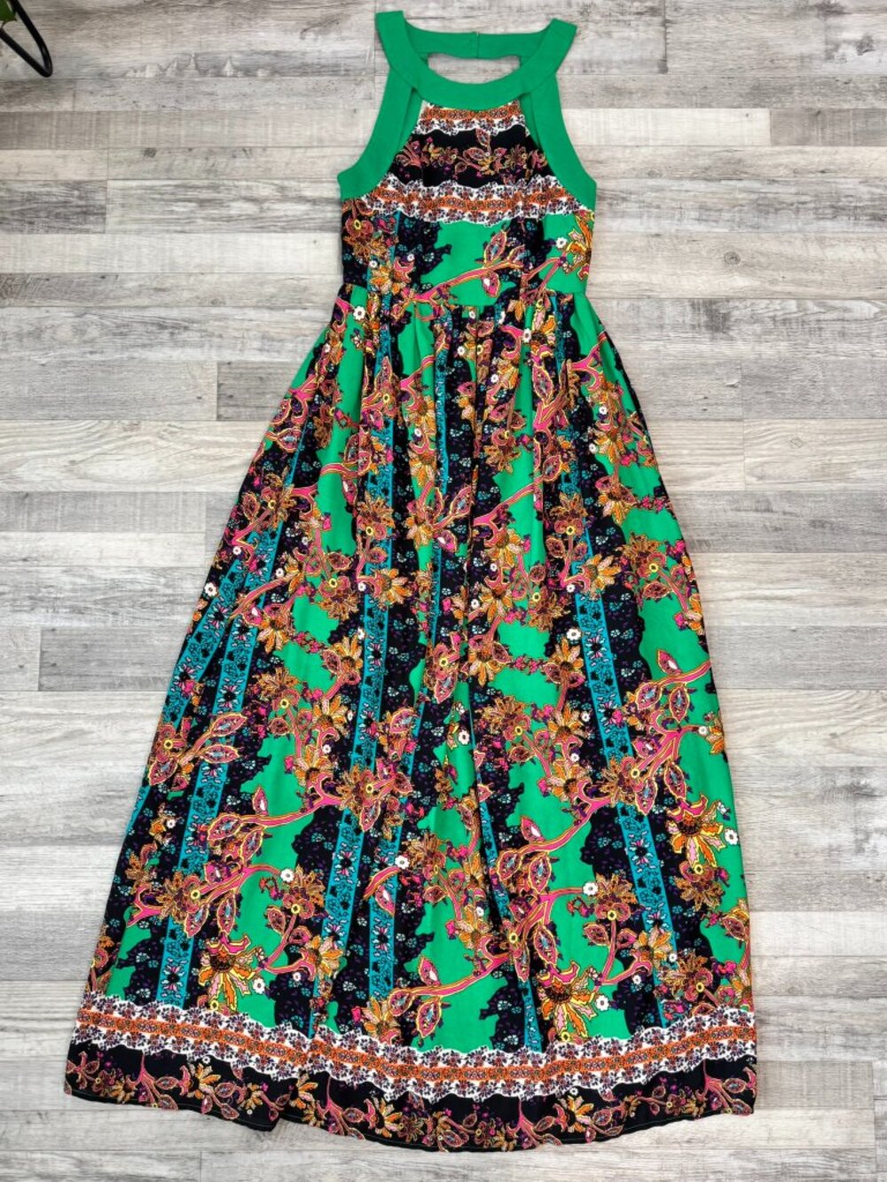 Gianni Bini Green Paisley Halter Maxi Dress Medium Back Cutout runs small P30